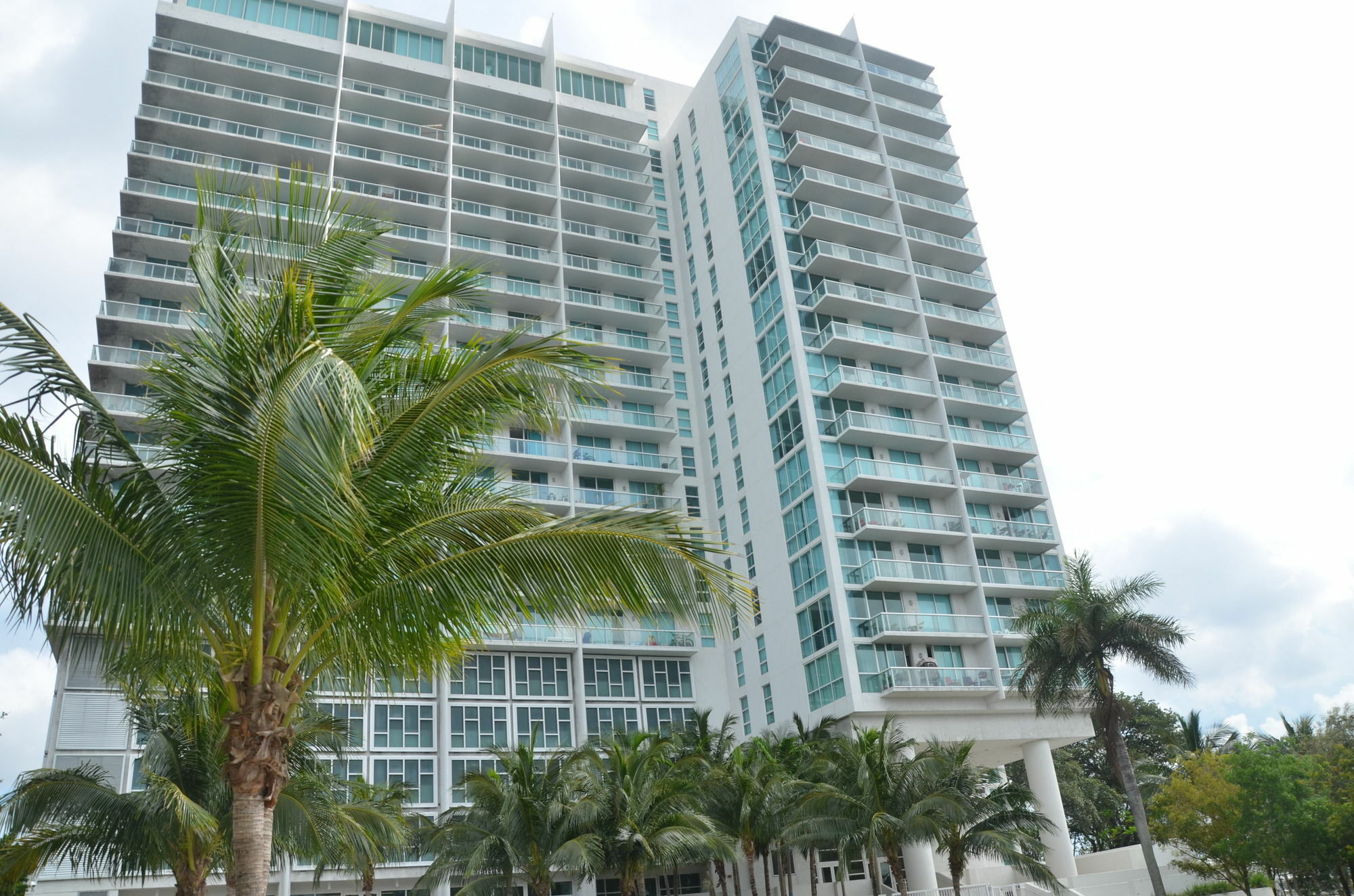 Riviera Luxury Living At River Oaks Marina And Tower Miami Bagian luar foto