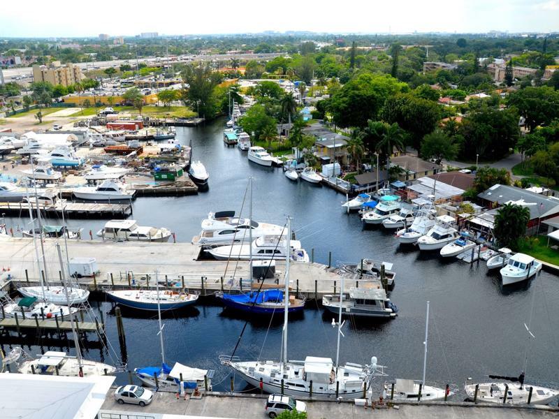 Riviera Luxury Living At River Oaks Marina And Tower Miami Bagian luar foto