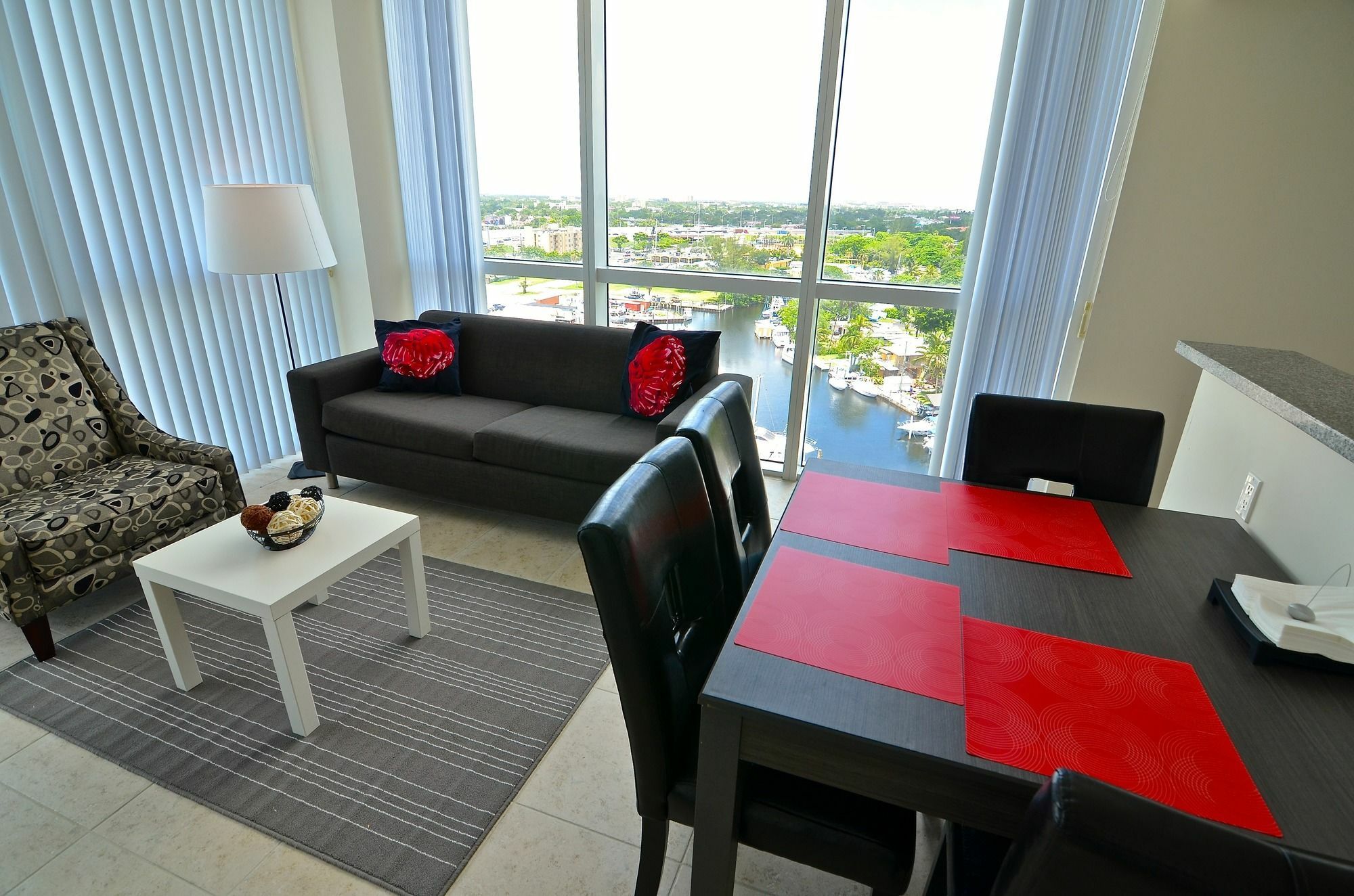 Riviera Luxury Living At River Oaks Marina And Tower Miami Bagian luar foto