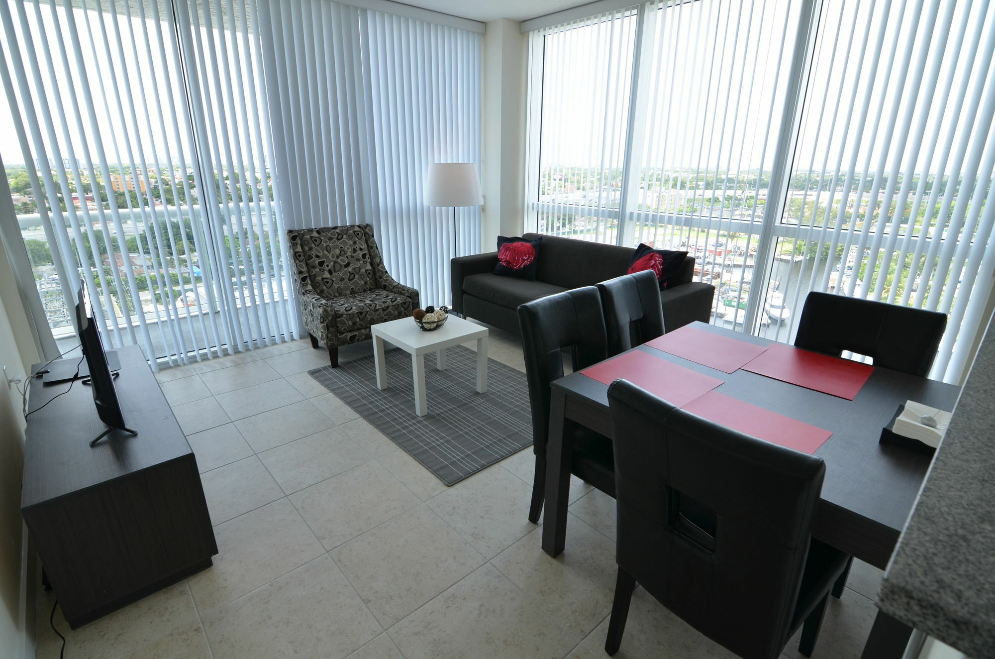 Riviera Luxury Living At River Oaks Marina And Tower Miami Bagian luar foto